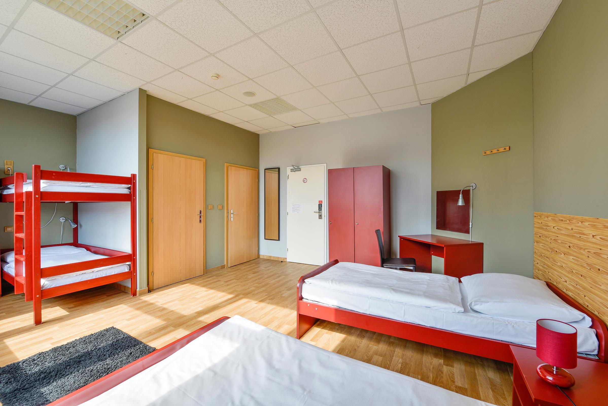Plus Prague Hostal *