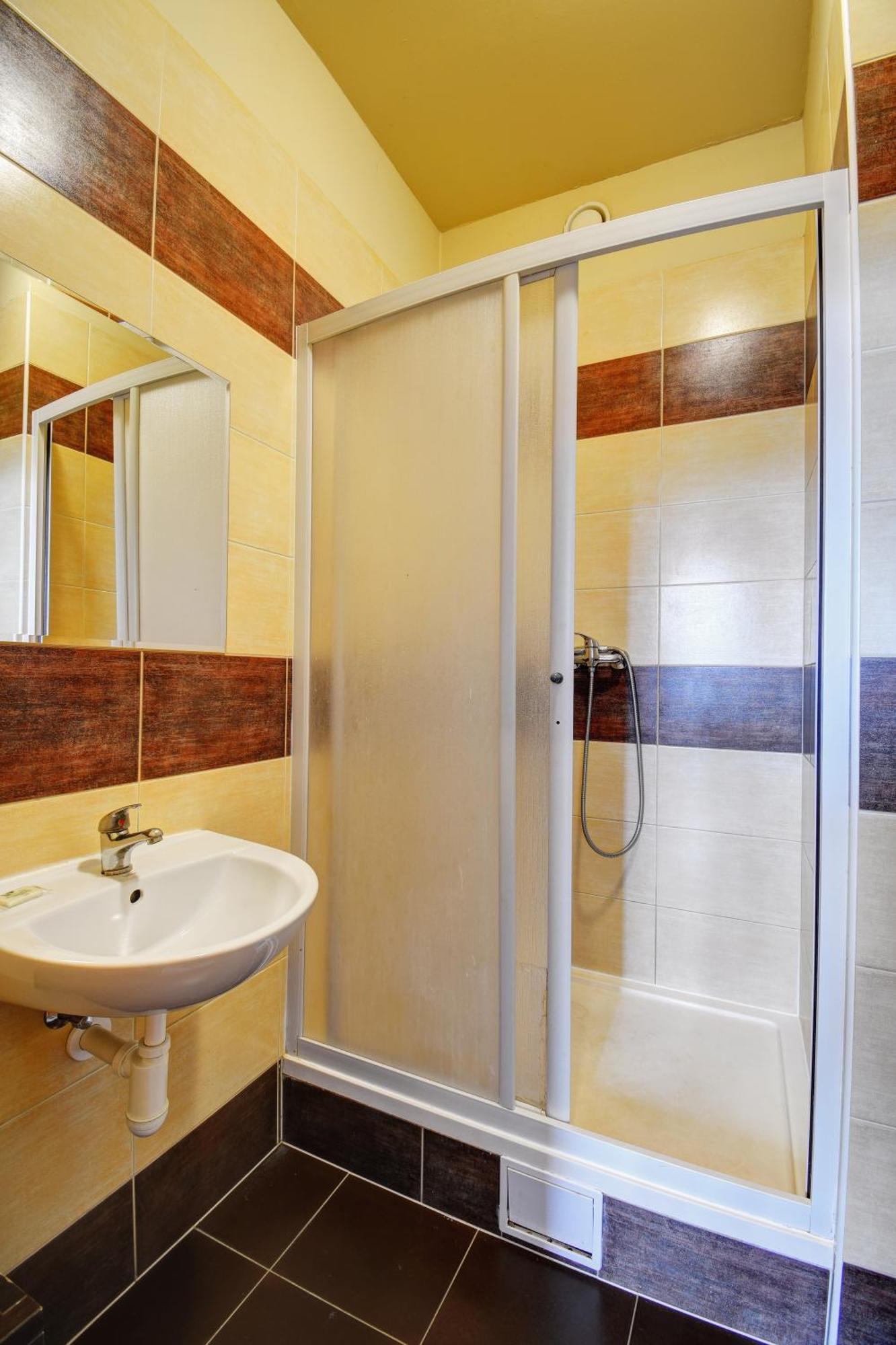 Plus Prague Hostal *