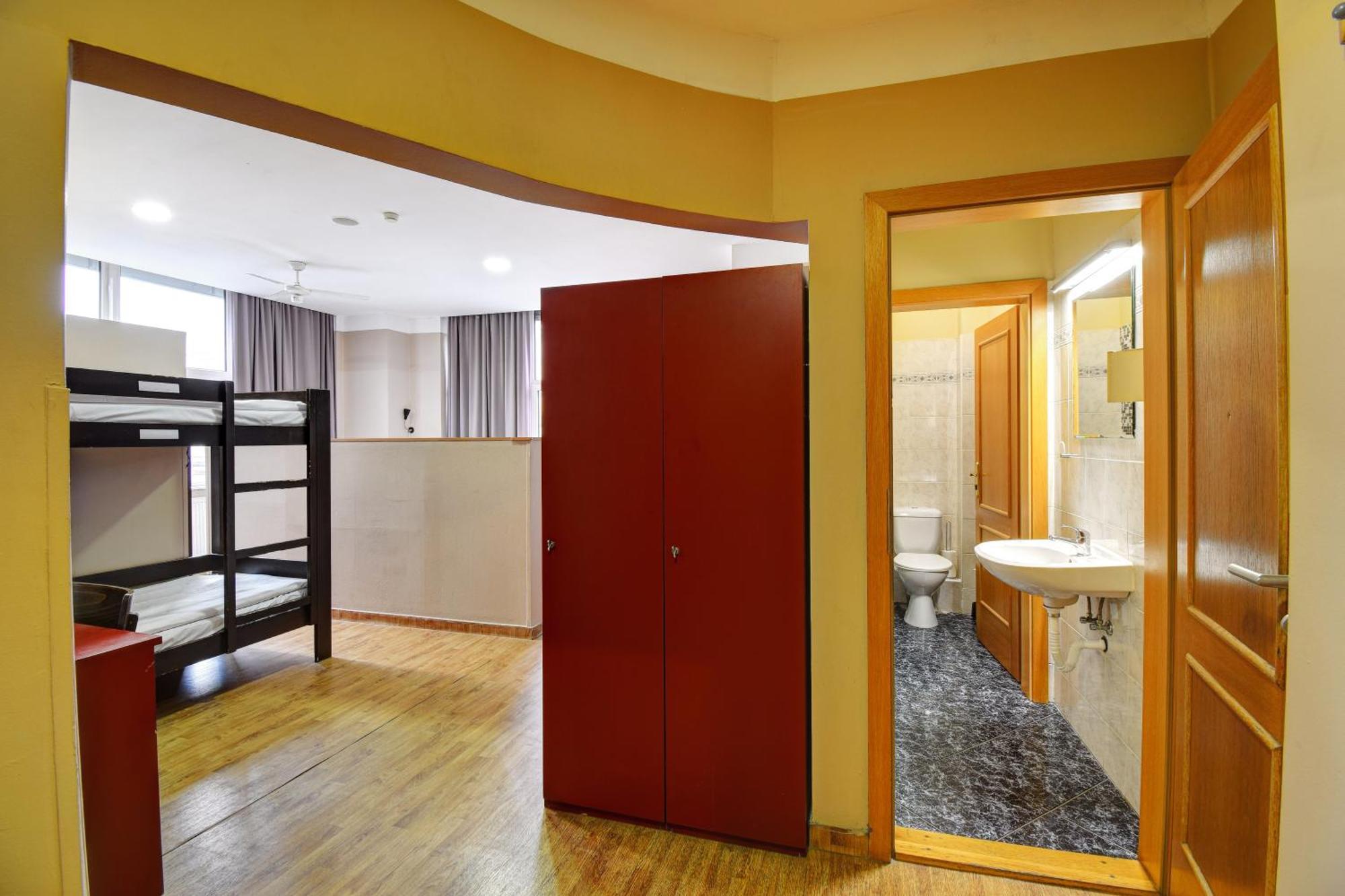 Plus Prague Hostal
